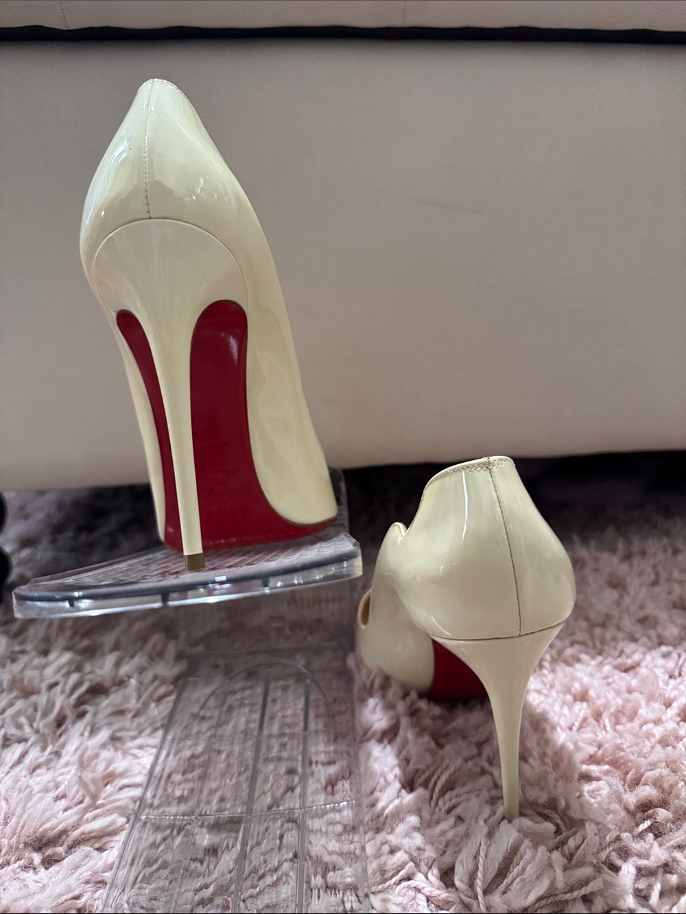 Christian Louboutin off white “HOT CHICK” Patent Pointed-Toe Pumps with Red Sole - Picture 5 of 5